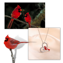 Load image into Gallery viewer, Colgante en forma de corazón con un cardenal - Ozerty