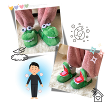 Cargar imagen en el visor de la galería, Zapatillas de andar por casa con forma de cocodrilo - Ozerty